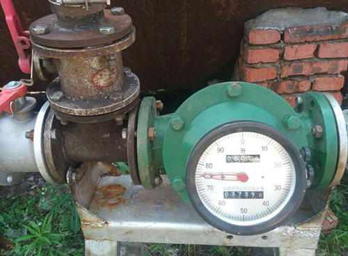 輸油管道流量計(jì)現(xiàn)場安裝使用圖